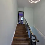 къща
